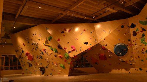 福岡県のクライミング施設「ATTIC（アティック） クライミング」